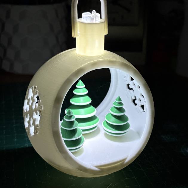 Enfeite de Natal com Pinheiros